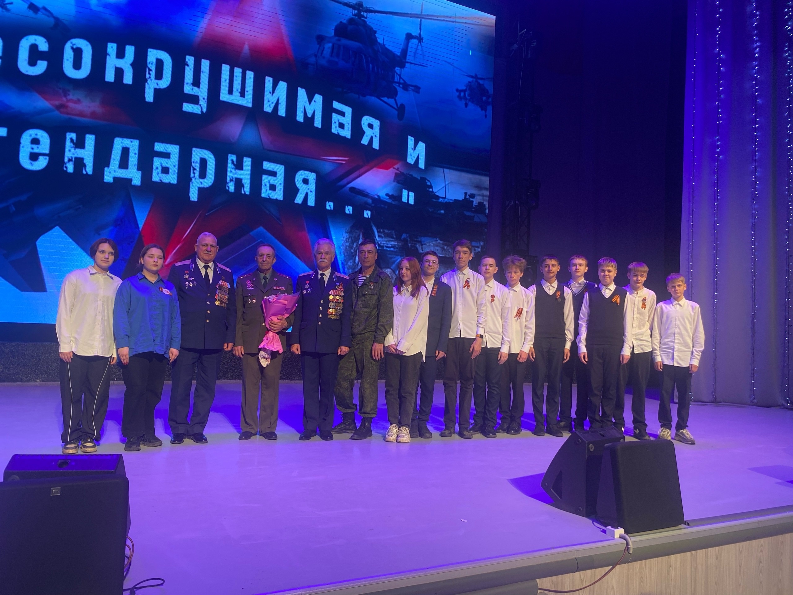 Ученики 8 классов нашей школы встретились с членом Курганского городского совета ветеранов.